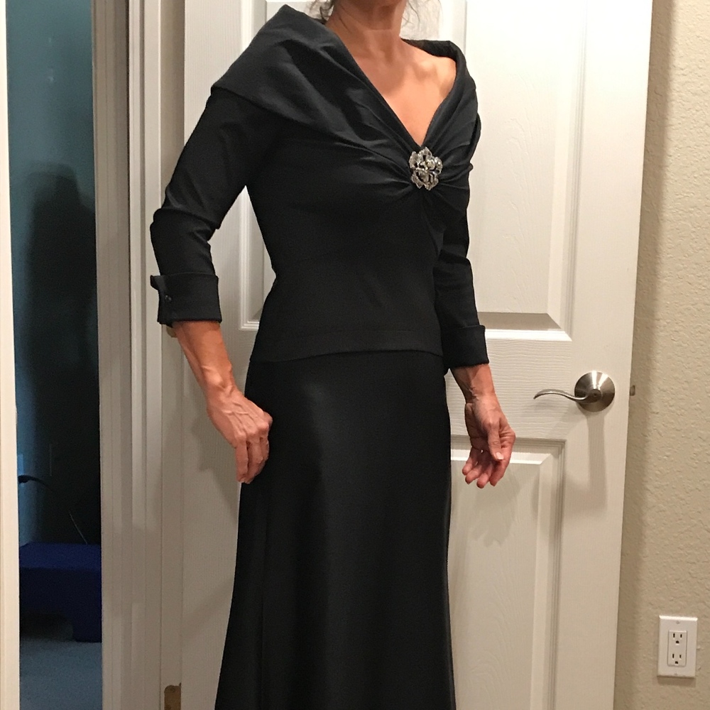 Tadashi Collection skirted gown size 6